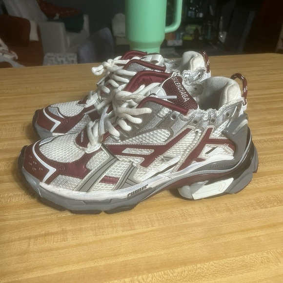 Balenciaga runners 

Size 42 

Worn 8/10 

No box - Picture 4 of 4